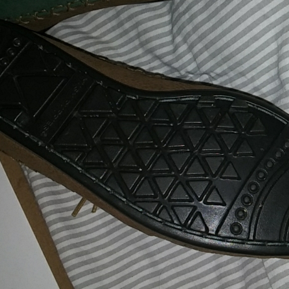 Leather Hush puppies rare aztek design mocossin. - Picture 6 of 7